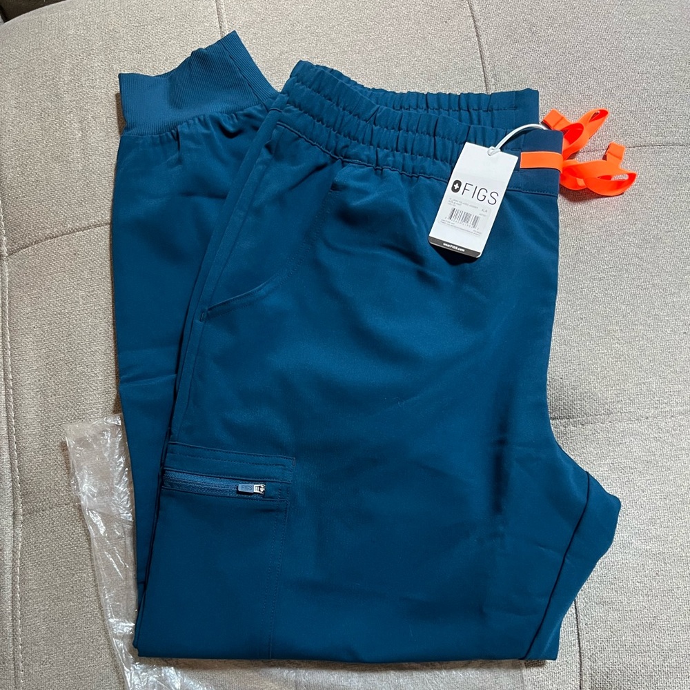 SOLD NWT! Figs Uman Relaxed Jogger Scrub Pants